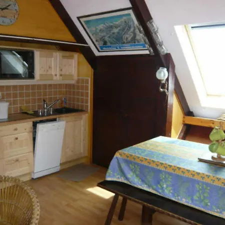Chalet Authentique Proche Pistes Et Randonnees - Fr-1-515-55 *
